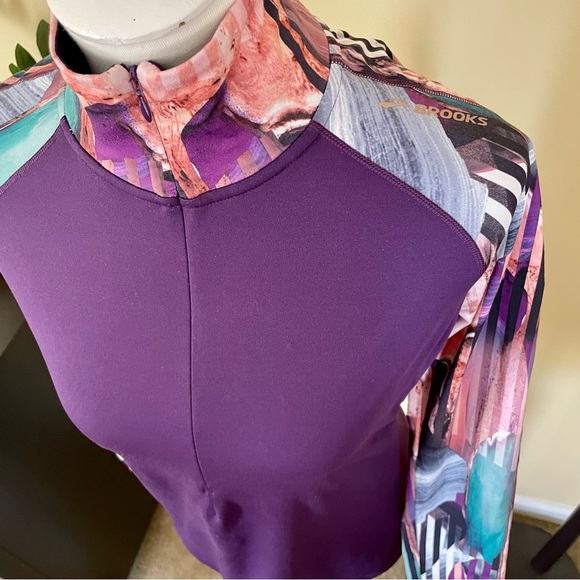 Brooks Dash Half-Zip Top - Picture 3 of 8